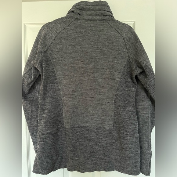 Grey lululemon sweater size 10 - Picture 5 of 5